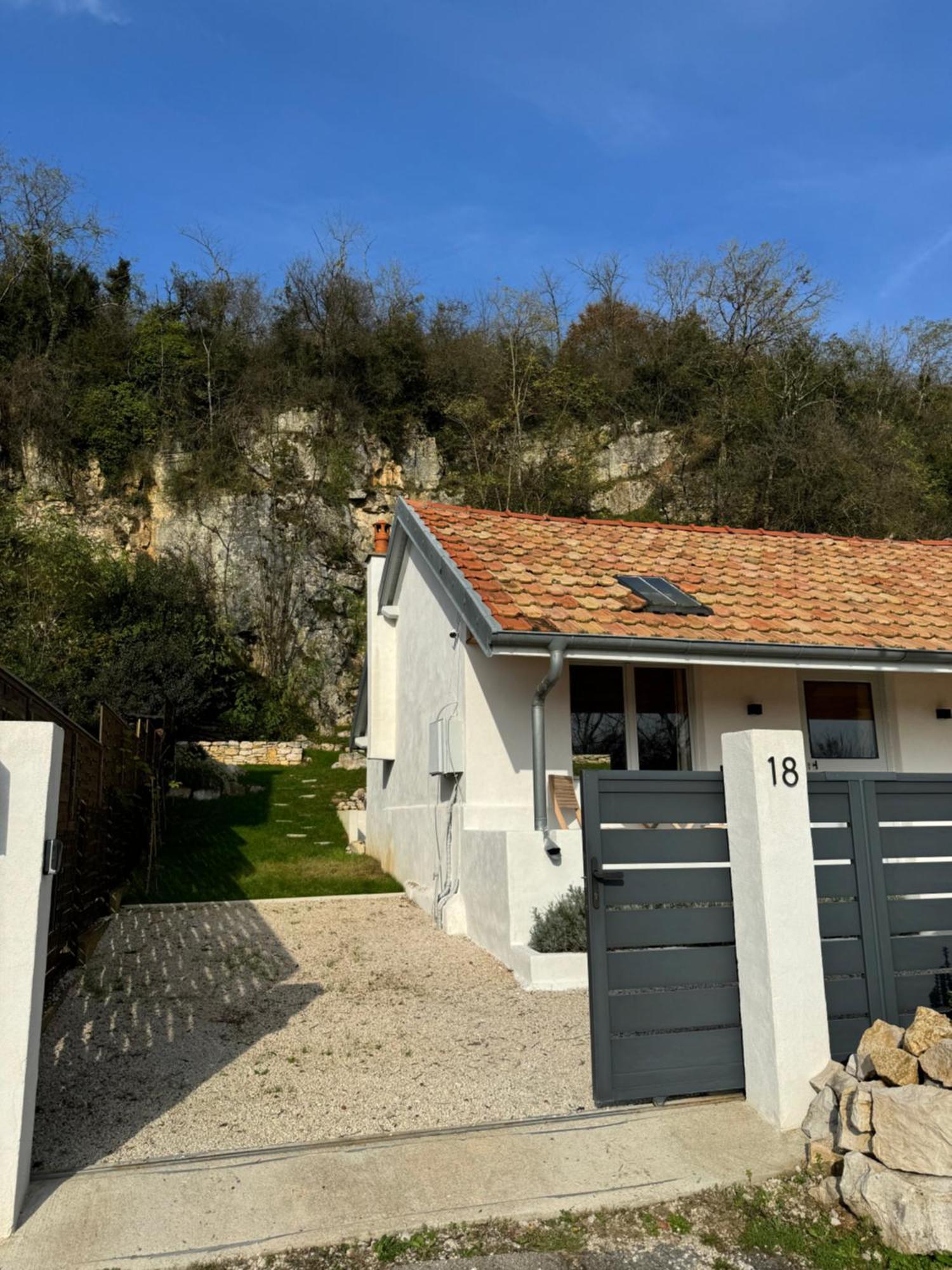 Maison Au Bord De L'Eau Les Roches Rochefort-sur-Nenon Eksteriør bilde