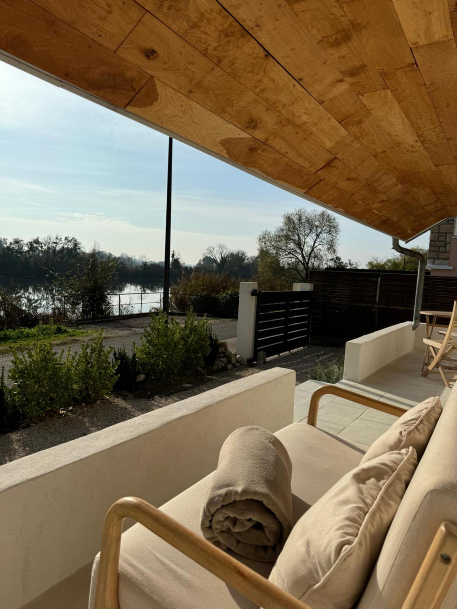 Maison Au Bord De L'Eau Les Roches Rochefort-sur-Nenon Eksteriør bilde